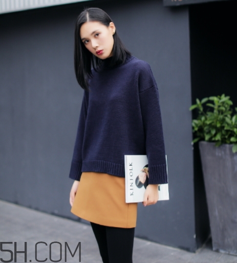 焦糖色裙子配什么上衣？焦糖色裙子配什么顏色上衣好看