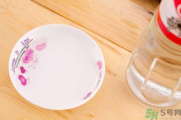 白醋和鹽水混在一起洗臉有什么好處？白醋和鹽洗臉好嗎？