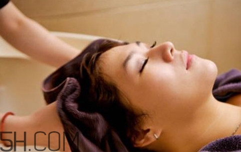 醋洗頭能治白發(fā)嗎？醋洗頭有什么壞處