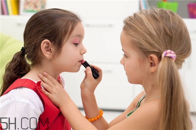 涂完口紅唇紋明顯 涂口紅有唇紋怎么辦 涂完口紅唇紋明顯 涂口紅有唇紋怎么辦