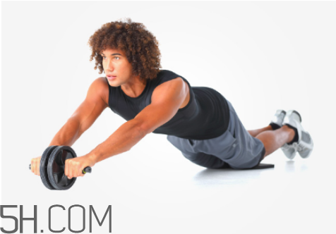 卷腹和仰臥起坐哪個效果好？做卷腹運動的幾個要點