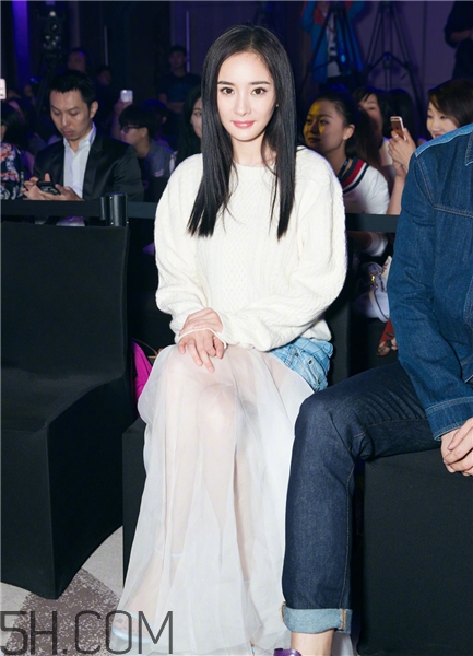 黃褐斑跟心情有關系嗎？黃褐斑跟曬太陽有關系嗎？