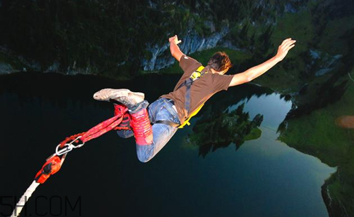 蹦極可以戴隱形眼鏡嗎？蹦極的注意事項