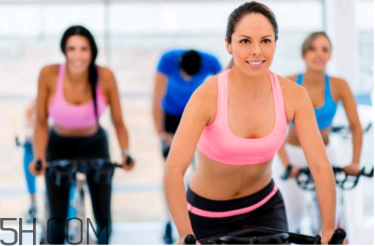 怎樣騎動(dòng)感單車減肥效果好？拉筋的注意事項(xiàng)