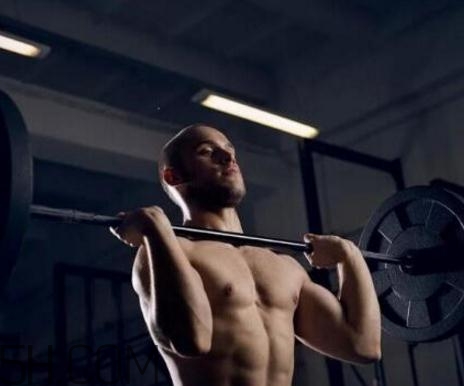 做肩推要沉肩嗎？肩推下背痛是什么原因？