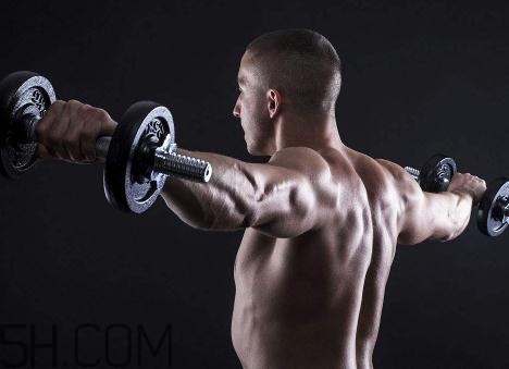 做肩推要沉肩嗎？肩推下背痛是什么原因？