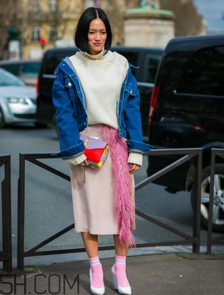 白色毛衣外套怎么搭配？白色毛衣配什么顏色外套？