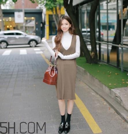 白色毛衣搭配什么裙子？白色毛衣搭配裙子圖片