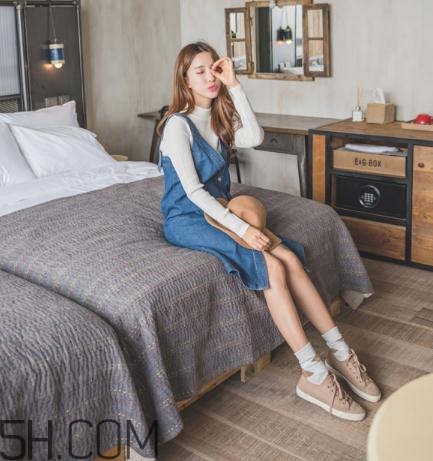 白色毛衣搭配什么裙子？白色毛衣搭配裙子圖片