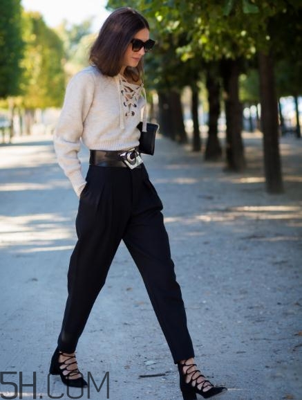 白色毛衣配什么褲子？白色毛衣搭配褲子圖片
