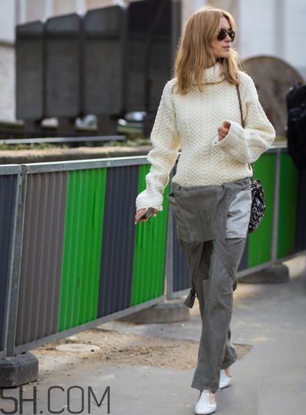 白色毛衣配什么褲子？白色毛衣搭配褲子圖片