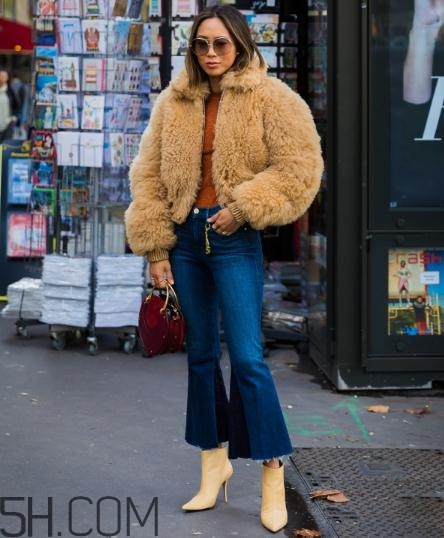 短款皮草下身搭配什么？短款皮草怎么搭配？