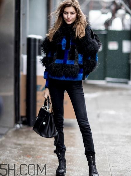 短款皮草下身搭配什么？短款皮草怎么搭配？