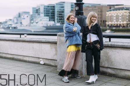 短款皮草下身搭配什么？短款皮草怎么搭配？