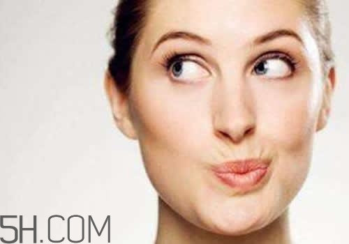 敷面膜前要擦水和乳液?jiǎn)?敷面膜后要擦水和乳液?jiǎn)? alt=