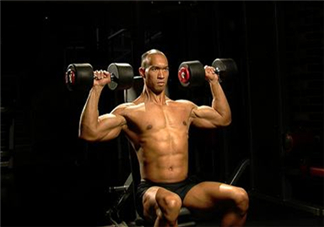 做肩推要沉肩嗎？肩推下背痛是什么原因？