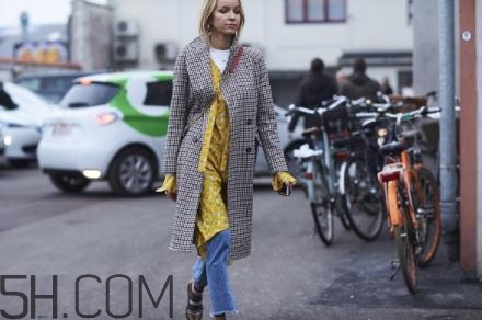 格子大衣里面怎么搭配？格子大衣搭配圖