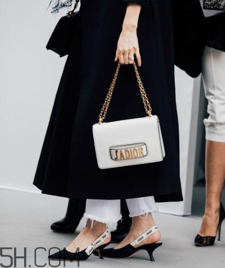 白色包包臟了怎么辦？白色包包臟了用什么洗？