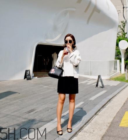 白色針織衫染色了怎么辦？白色針織衫染色怎樣洗？