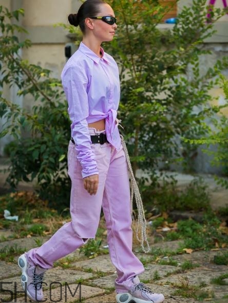 粉色衣服配什么顏色的褲子？粉色衣服搭配褲子圖片