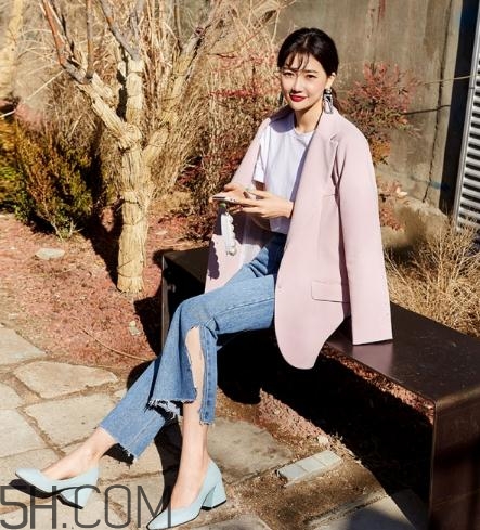 粉色衣服配什么顏色的褲子？粉色衣服搭配褲子圖片