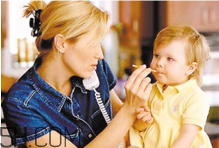 不宜喝蜂蜜的人群有哪些？蜂巢蜜和蜂蜜哪個(gè)好？