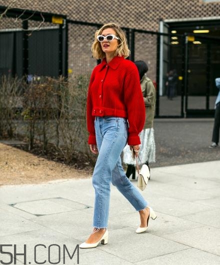 紅色衣服配什么顏色包包？紅色衣服搭配包包圖片