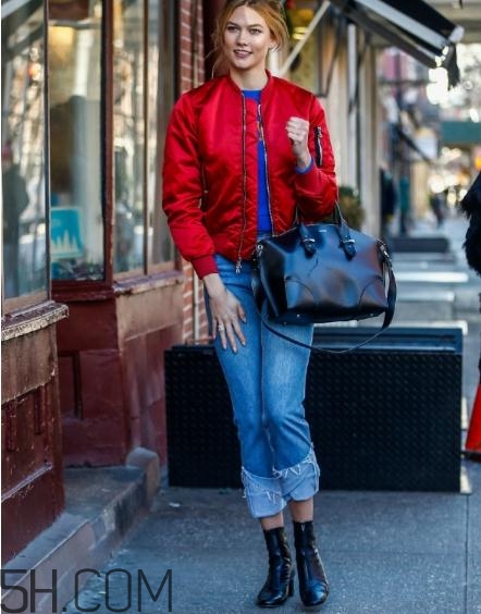 紅色衣服配什么顏色包包？紅色衣服搭配包包圖片