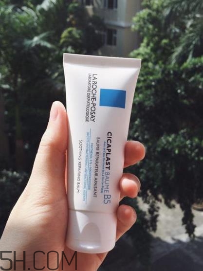 理膚泉b5為什么有水？理膚泉b5可以用在面霜后面嗎？