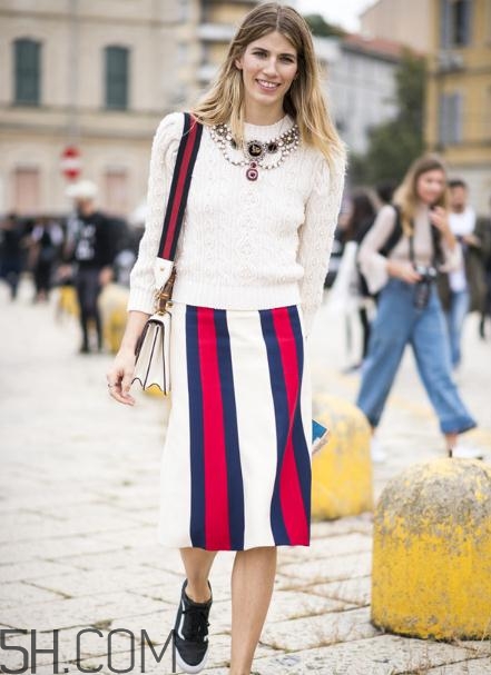 白色毛衣有油怎么洗掉？白色毛衣上的油漬如何處理？