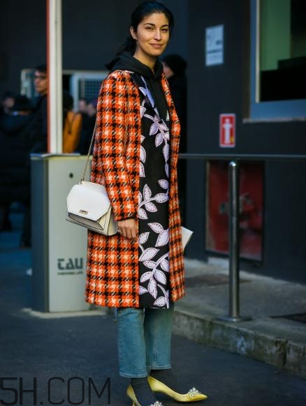 白色包包有劃痕怎么辦？白色包包上的劃痕能恢復(fù)嗎？