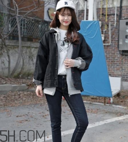 牛仔外套很硬怎么辦？牛仔外套洗完變硬是什么原因？