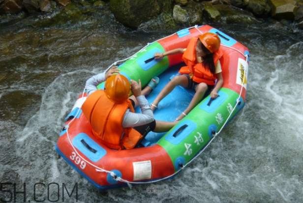 漂流小孩多大可以玩？漂流穿什么衣服鞋子合適？