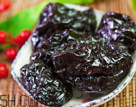 黑棗可以補(bǔ)血嗎 補(bǔ)血吃黑棗好還是紅棗 黑棗可以補(bǔ)血嗎 補(bǔ)血吃黑棗好還是紅棗