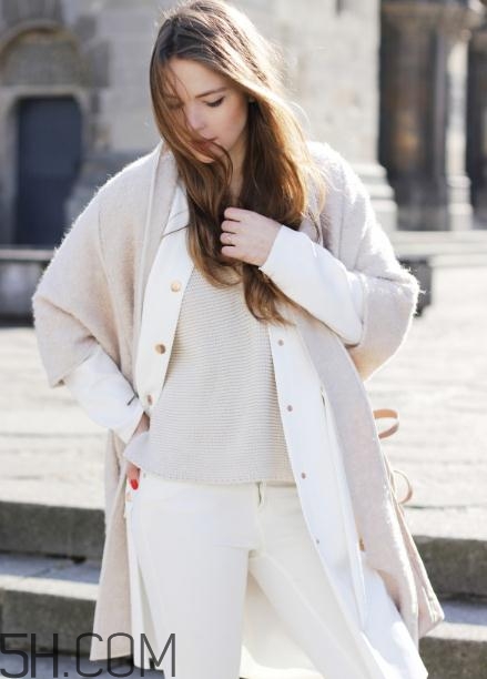 羊毛大衣會起球嗎？羊毛大衣起球怎么辦？