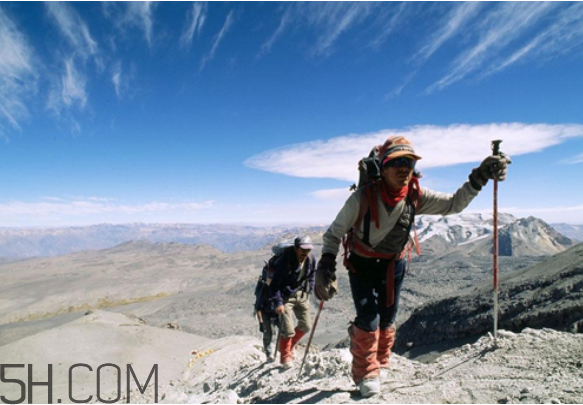 爬山要帶什么吃的？爬山耳鳴怎么回事？