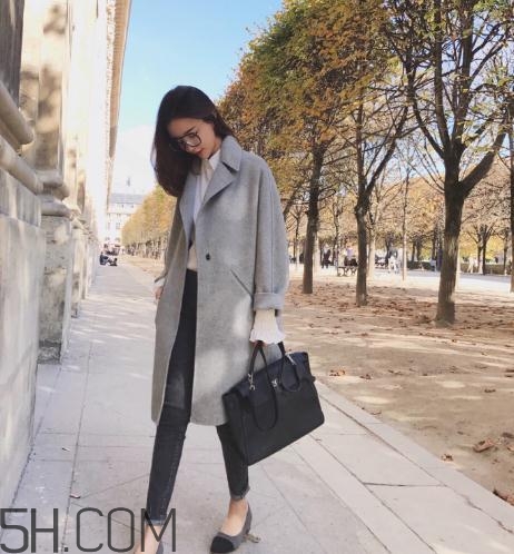 羊毛大衣掉毛正常嗎？羊毛大衣掉毛怎樣處理？