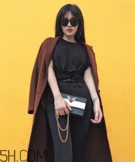 羊毛大衣會越穿越大嗎？羊毛大衣變形了怎么辦？