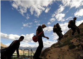 爬山為什么會膝蓋疼？夏季登山注意事項(xiàng)