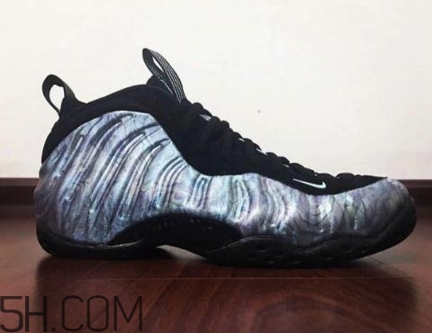 nike air foamposite one鮑魚噴實物什么樣？