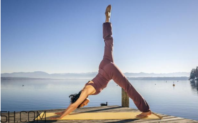 練瑜伽可以矯正駝背嗎？床上瑜伽有助睡眠減肥嗎？