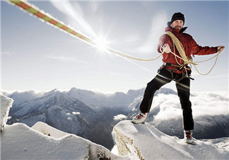 下雪爬山要準(zhǔn)備什么？爬山后小腿疼怎么按摩？