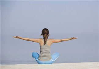 練瑜伽可以矯正駝背嗎？床上瑜伽有助睡眠減肥嗎？