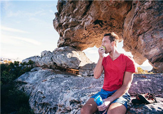 爬山要帶什么吃的？爬山耳鳴怎么回事？