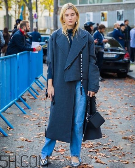 羊毛大衣掉色正常嗎？羊毛大衣掉色怎么辦？