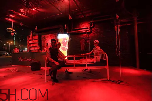 血色百威是什么？血色百威紅色的是什么？