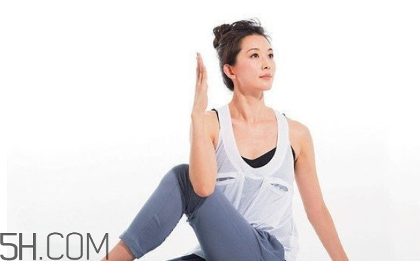 第一次練瑜伽需要準備什么？女性瑜伽基本動作