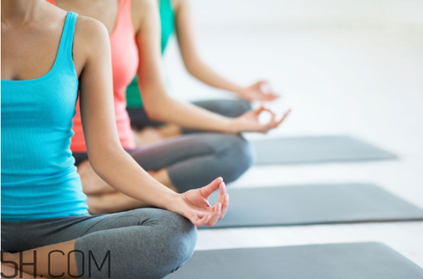 練形體的瑜伽動作有哪些？瑜伽后多久可以吃東西喝水？