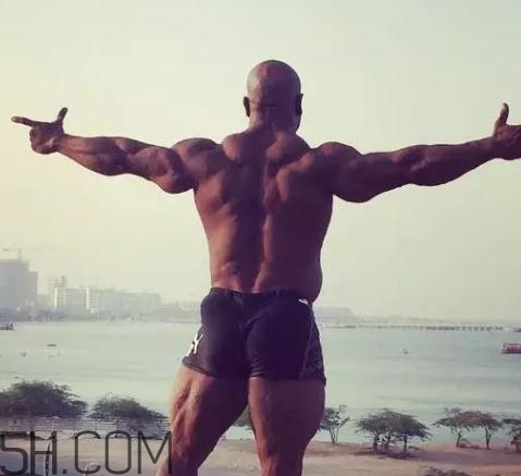 臥推要不要觸胸？臥推速度快好還是慢好？