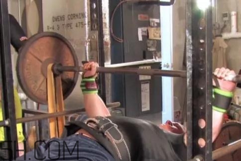 飛鳥能練胸肌嗎？臥推和飛鳥哪個更練胸？